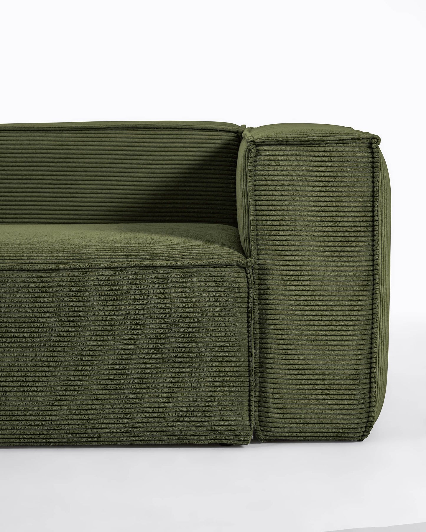 
                  
                    KORDSCHI - 3-Sitzer Sofa mit grünem Kord
                  
                