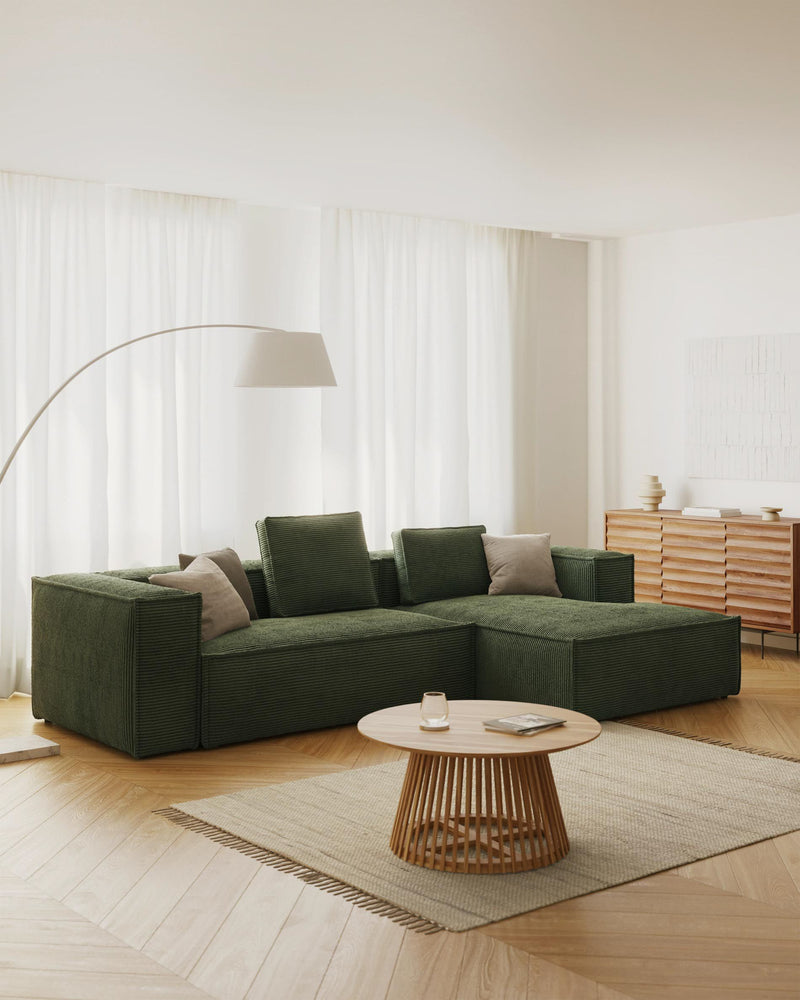 
                  
                    KORDSCHI - 3-Sitzer Sofa mit grünem Kord und Chaiselongue
                  
                