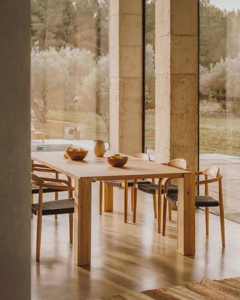 
                  
                    ARCHIE - Tisch mit Eichenfurnier und massiven Eichenbeinen 220 x 110 cm
                  
                