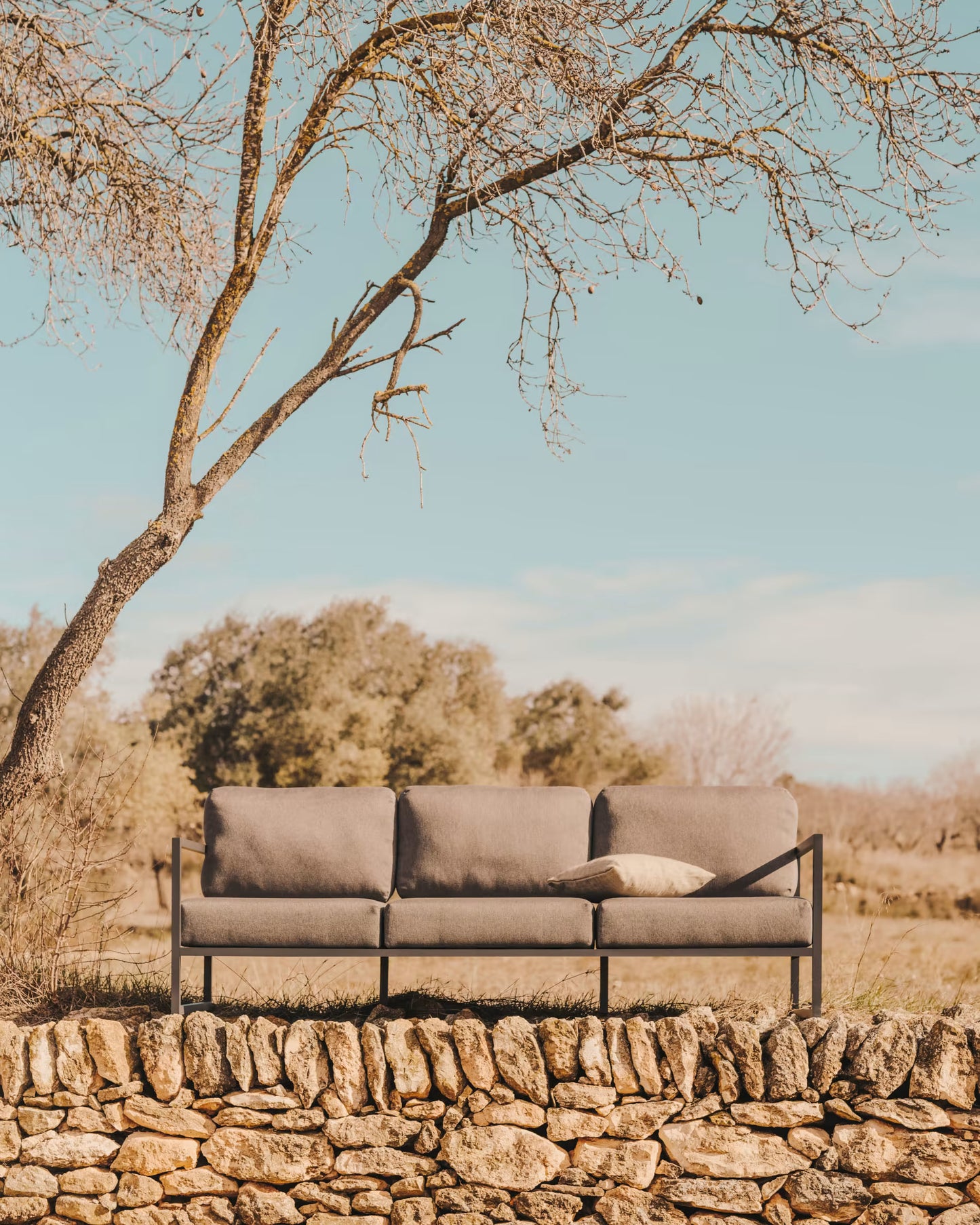 
                  
                    SUMMER - 3-Sitzer-Sofa 100% outdoor dunkelgrau und schwarzes Aluminium 225 cm
                  
                