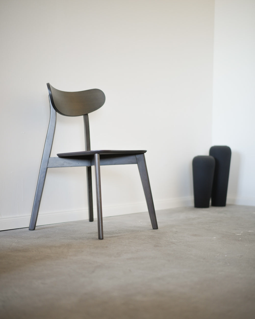 
                  
                    CELINE - Stuhl aus Eschenfurnier und massivem Kautschukholz dunkelbraun
                  
                