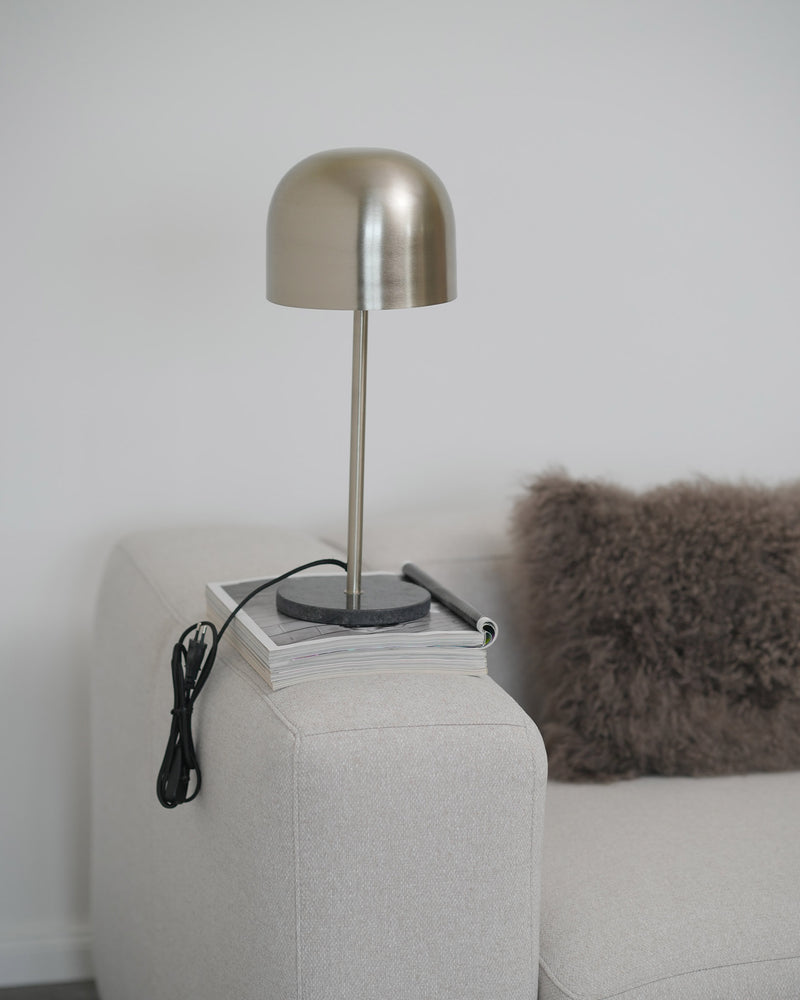 
                  
                    FULANO - Tischlampe mit Marmorsockel
                  
                
