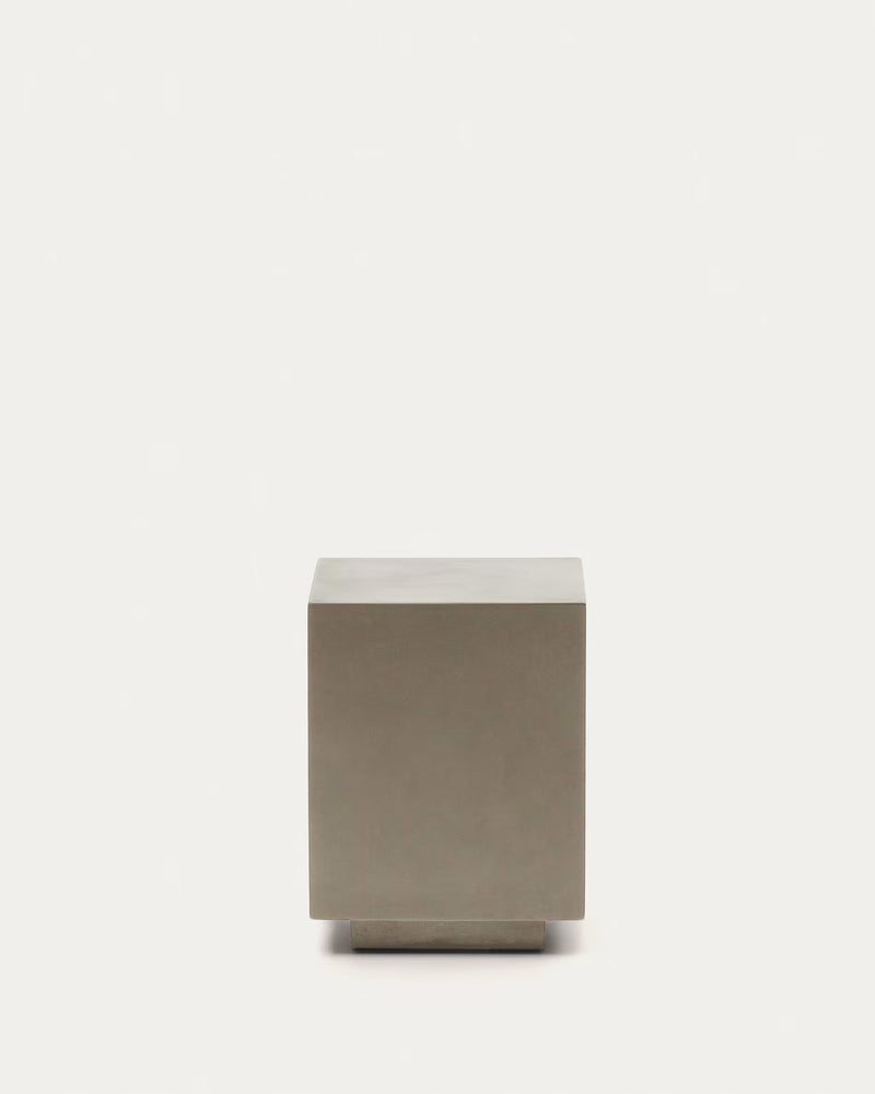 
                  
                    CLEO - Beistelltisch aus Zement 35 x 35 cm
                  
                