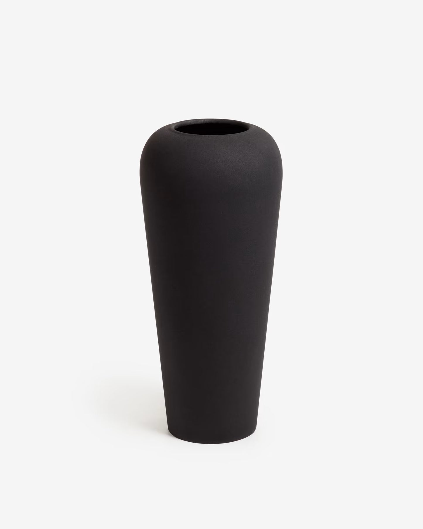 
                  
                    DYLA - kleine Vase aus Metall schwarz 40cm
                  
                