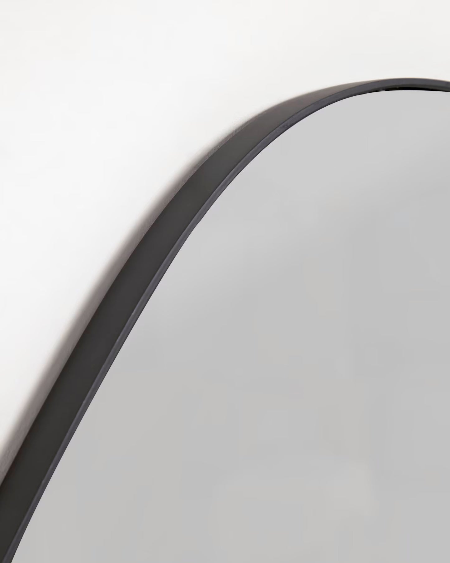 
                  
                    NELIO - Spiegel aus schwarzem Metall 84 x 108,5cm
                  
                
