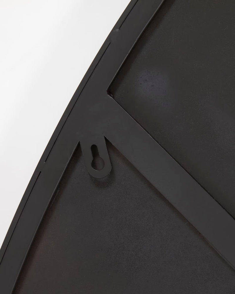 
                  
                    NELIO - Spiegel aus schwarzem Metall 84 x 108,5cm
                  
                