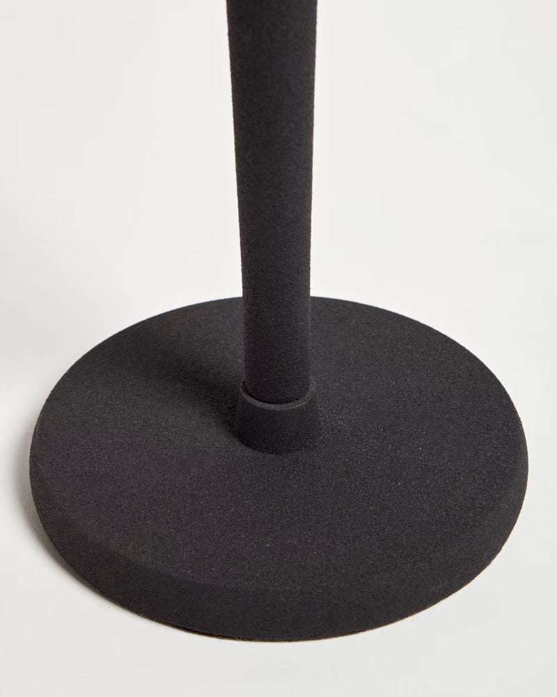 
                  
                    CODY - großer Kerzenhalter aus schwarzem Metall
                  
                